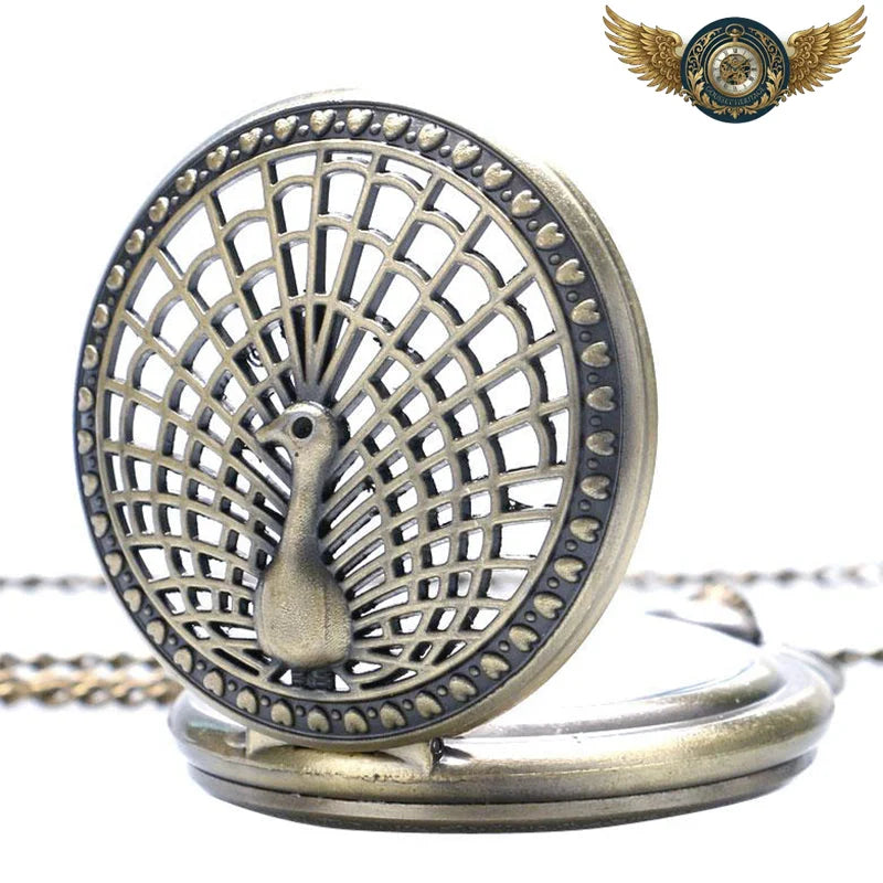 Le Paon d'Ornement - Montre Sautoir Chasseur Quartz Bronze - Vue 3 - Gousset-heritage