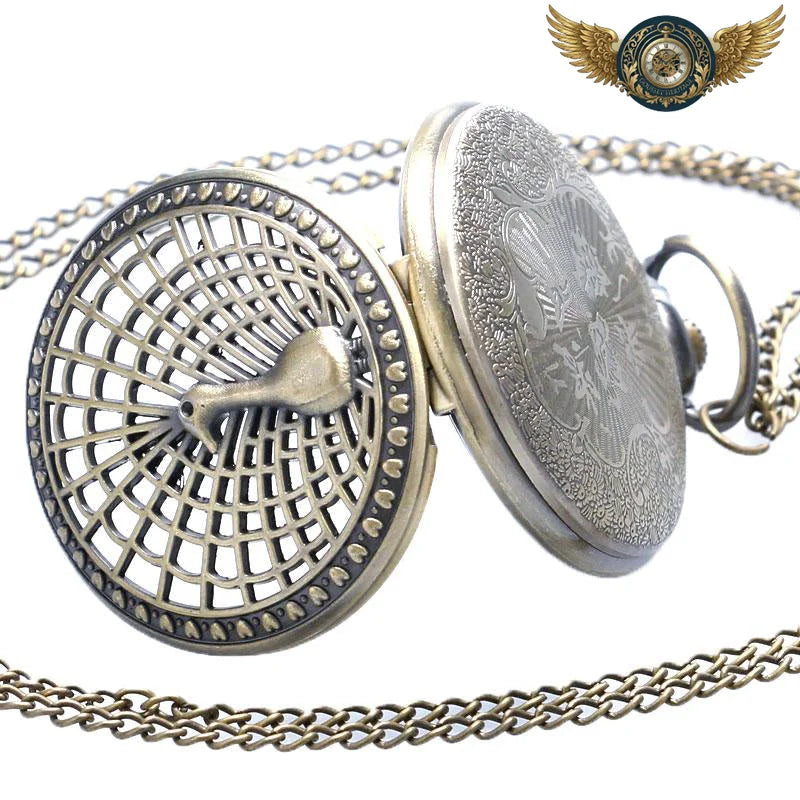 Le Paon d'Ornement - Montre Sautoir Chasseur Quartz Bronze - Vue 4 - Gousset-heritage